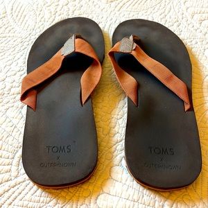 Mens Toms x Outerknown flip flops. Very good condition. Only worn a few times!